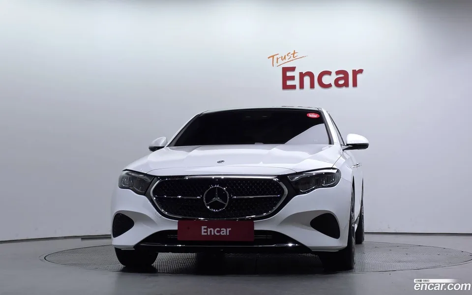 Mercedes-Benz E-Class E200 2025 — thumbnail 3