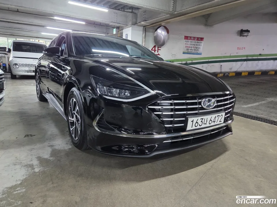 Hyundai Sonata Hybrid 2023 — photo 1, buy with delivery to Moscow