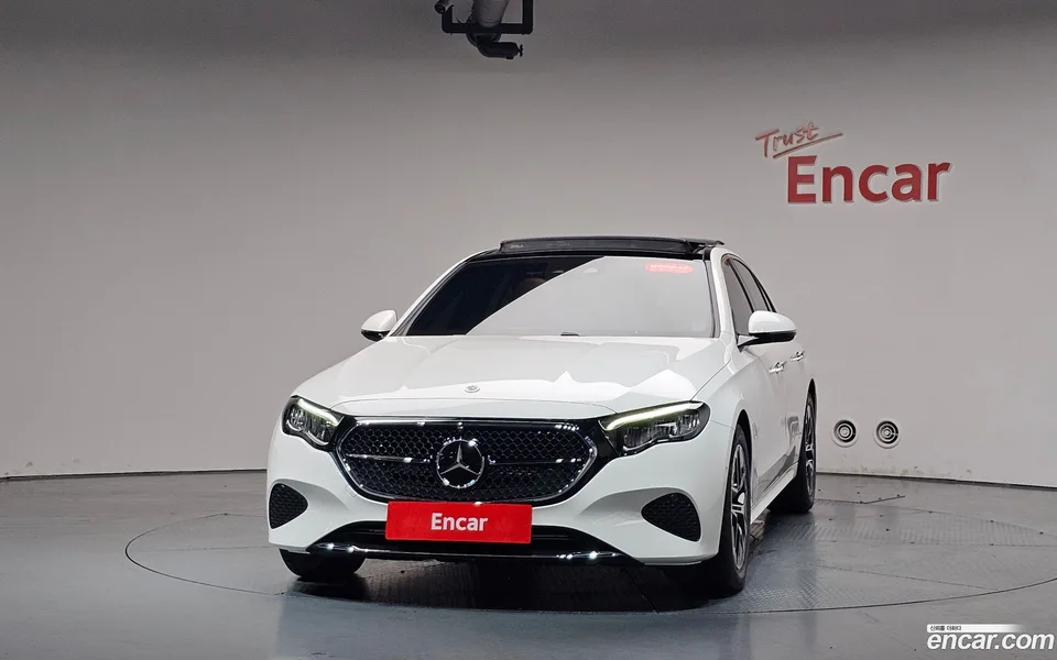 Mercedes-Benz E-Class E200 2025 — thumbnail 3