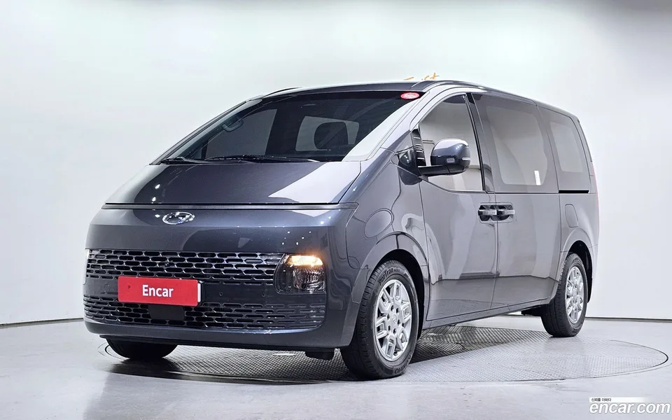 Hyundai Staria 5 2023 — photo 1, buy with delivery to Moscow