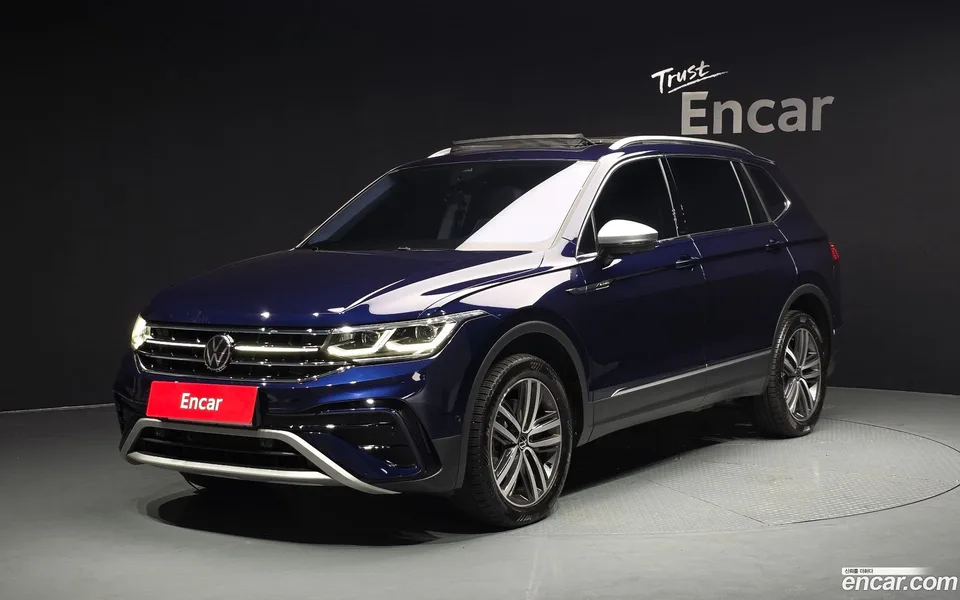 Volkswagen Tiguan Allspace 2.0 TSI 2022 — photo 1, buy with delivery to Moscow