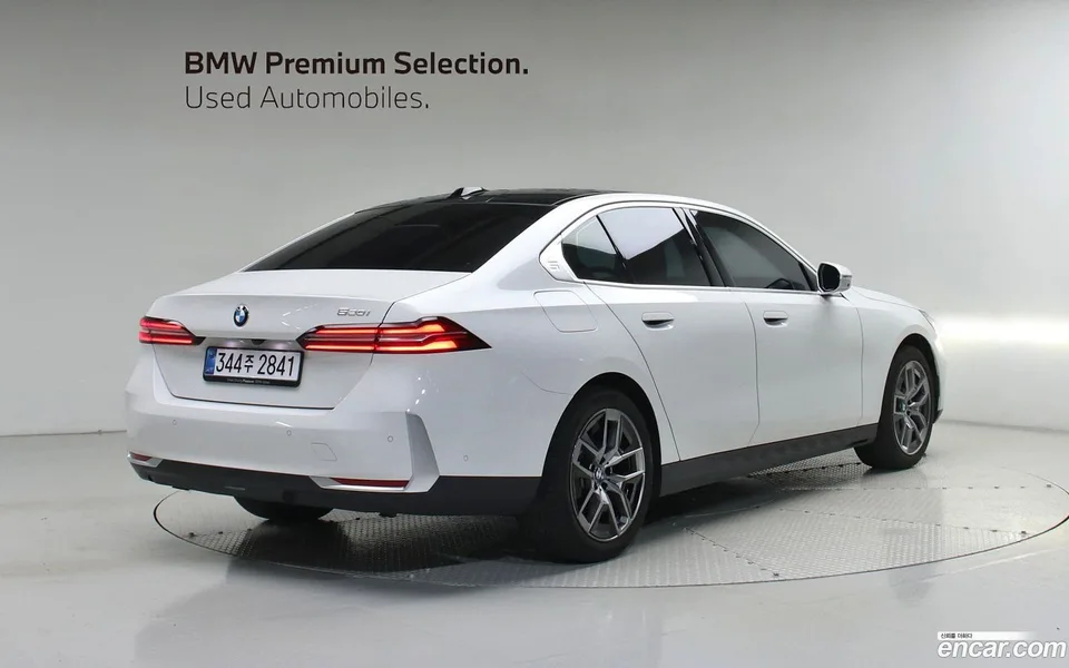 BMW 5 Series 520i 2025 — thumbnail 4