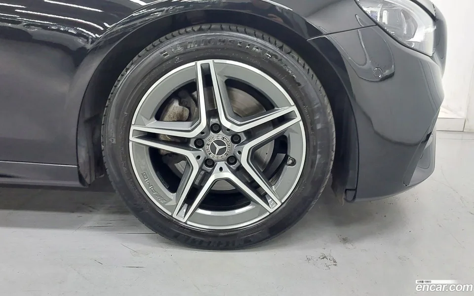 Mercedes-Benz E-Class E250 AMG Line 2023 — thumbnail 2