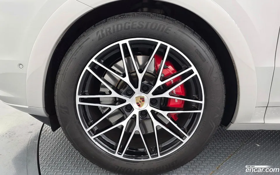 Porsche Cayenne 4.0 GTS 2025 — thumbnail 2
