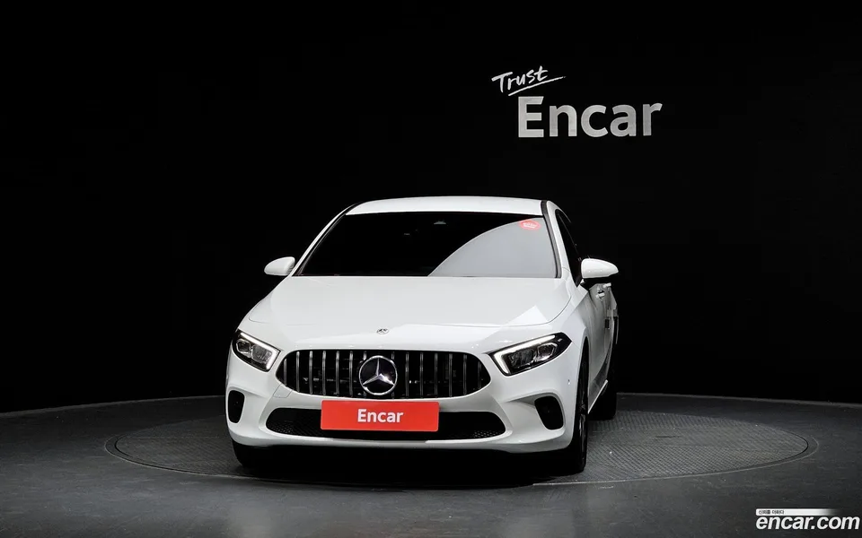 Mercedes-Benz A-Class A220 2022 — thumbnail 3