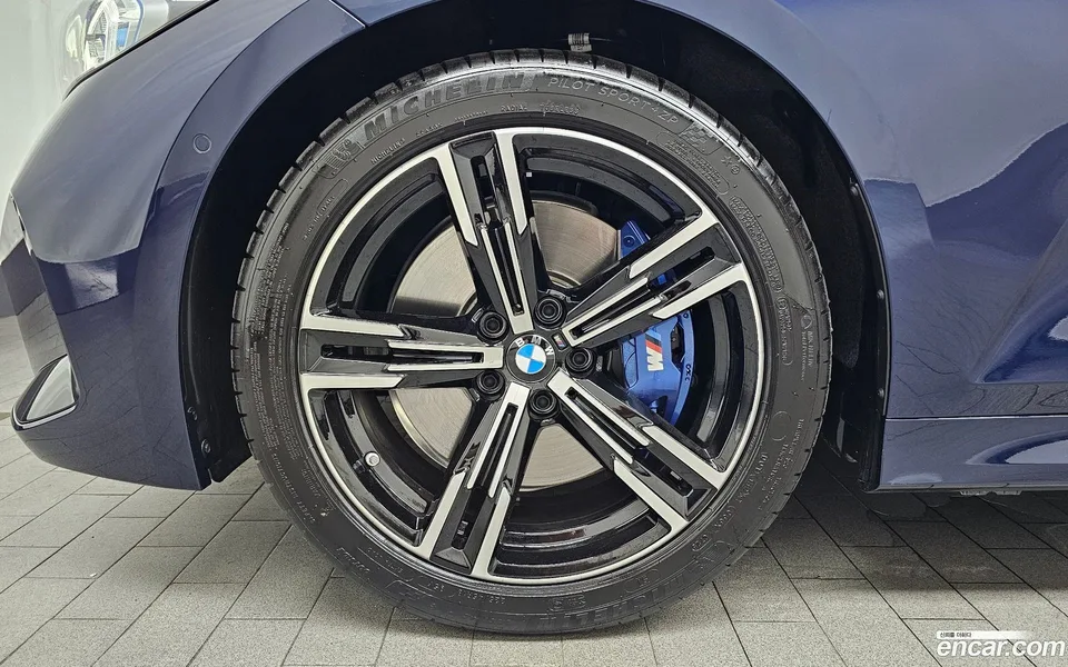 BMW 3 Series 320i M 2025 — thumbnail 2
