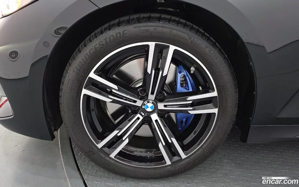 BMW 3 Series 320i M 2026 — миниатюра 2