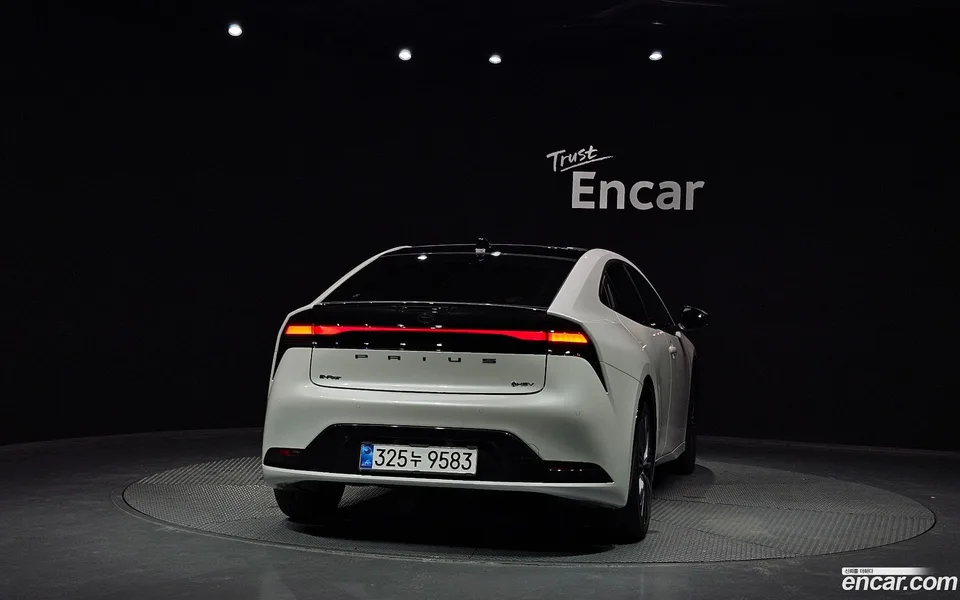 Toyota Prius 2.0 XLE AWD 2025 — thumbnail 4