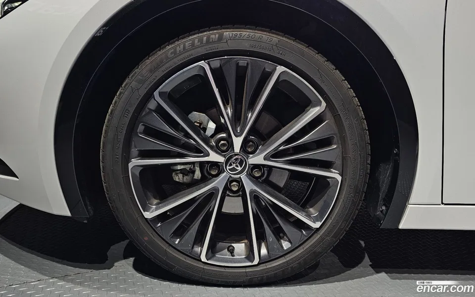 Toyota Prius 2.0 XLE AWD 2025 — thumbnail 5
