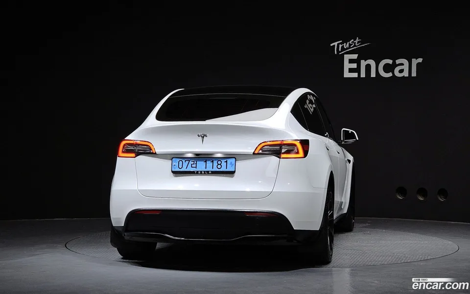 Tesla Model Y RWD 2024 — thumbnail 4
