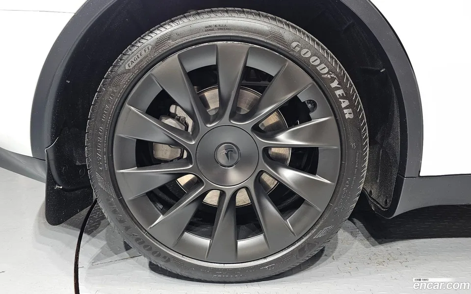 Tesla Model Y RWD 2024 — thumbnail 5