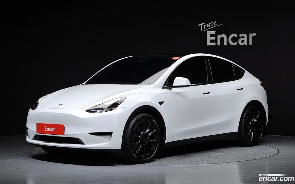 Tesla Model Y RWD 2024 — photo 1, buy with delivery to Moscow