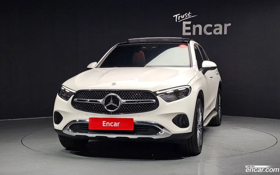 Mercedes-Benz GLC-Class GLC300 4MATIC 2025 — thumbnail 3