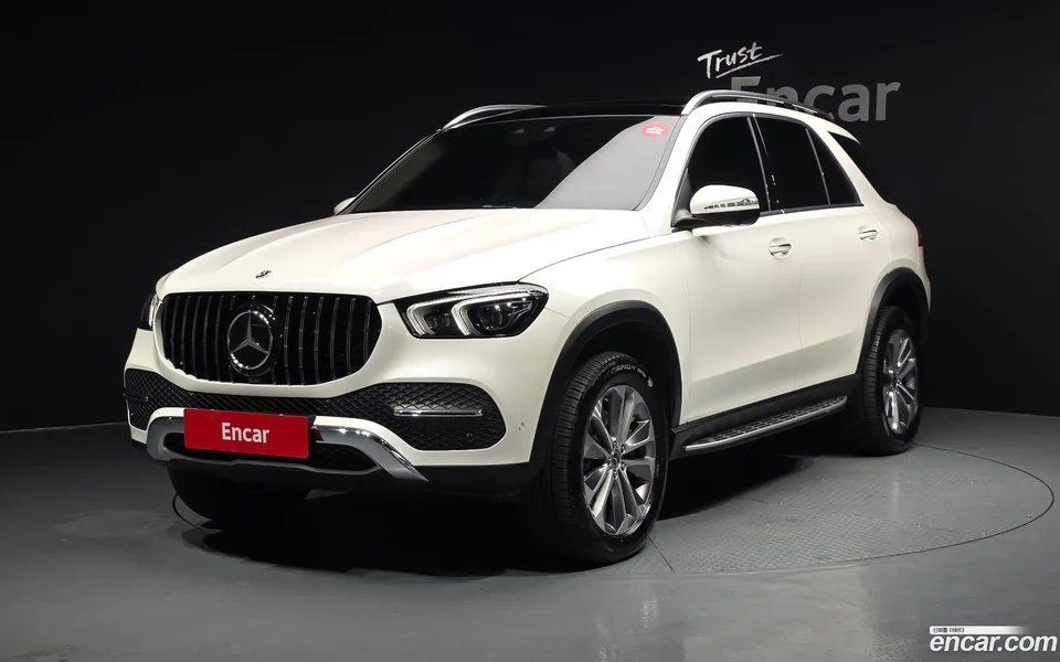 Mercedes-Benz GLE-Class GLE300d 4MATIC 2023 — photo 1, buy with delivery to Moscow
