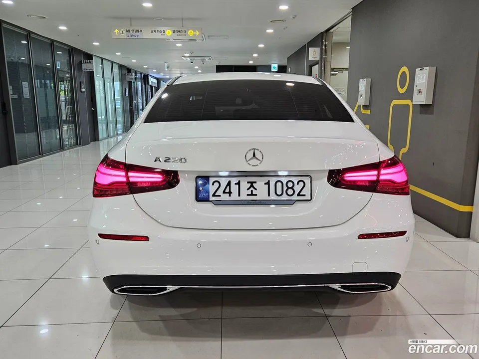 Mercedes-Benz A-Class A220 2024 — thumbnail 4