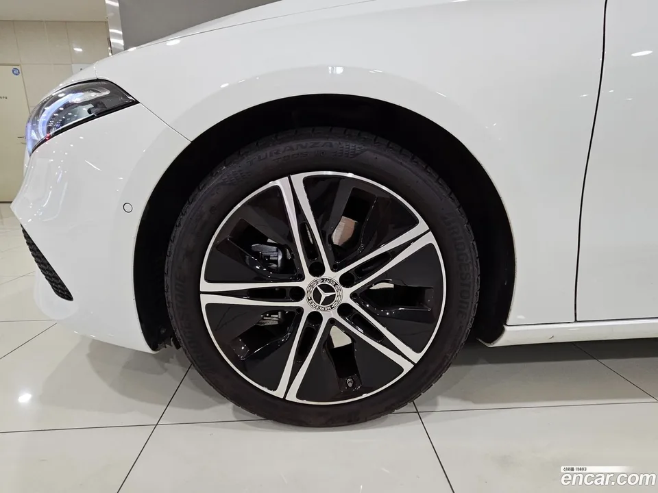 Mercedes-Benz A-Class A220 2024 — thumbnail 5