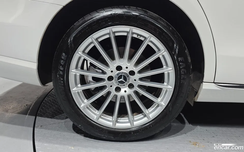 Mercedes-Benz E-Class E250 2022 — thumbnail 2
