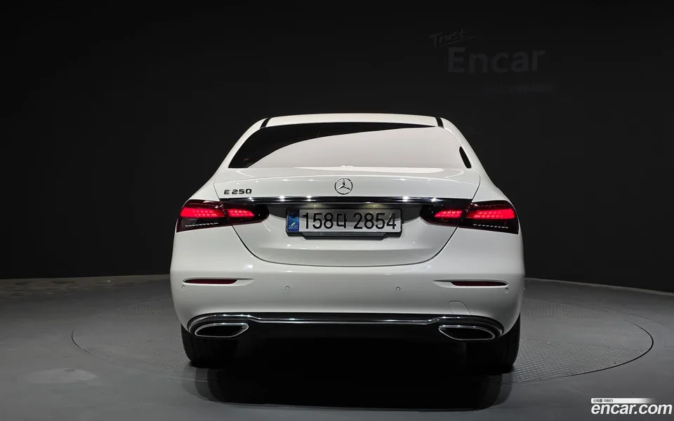 Mercedes-Benz E-Class E250 2022 — thumbnail 4