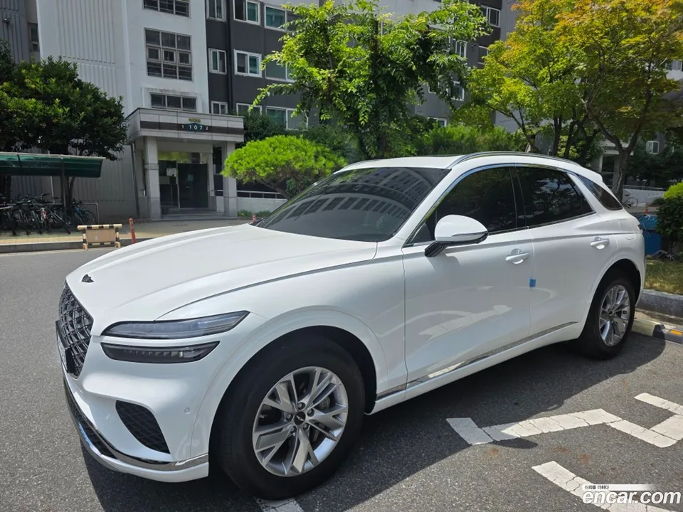 Genesis GV70 2.5T 2WD 2026 — photo 1, buy with delivery to Moscow