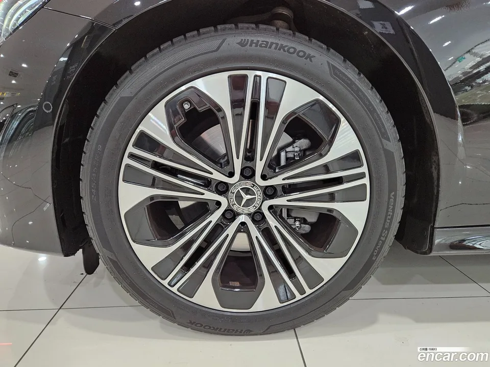 Mercedes-Benz E-Class E220d 4MATIC 2024 — thumbnail 2