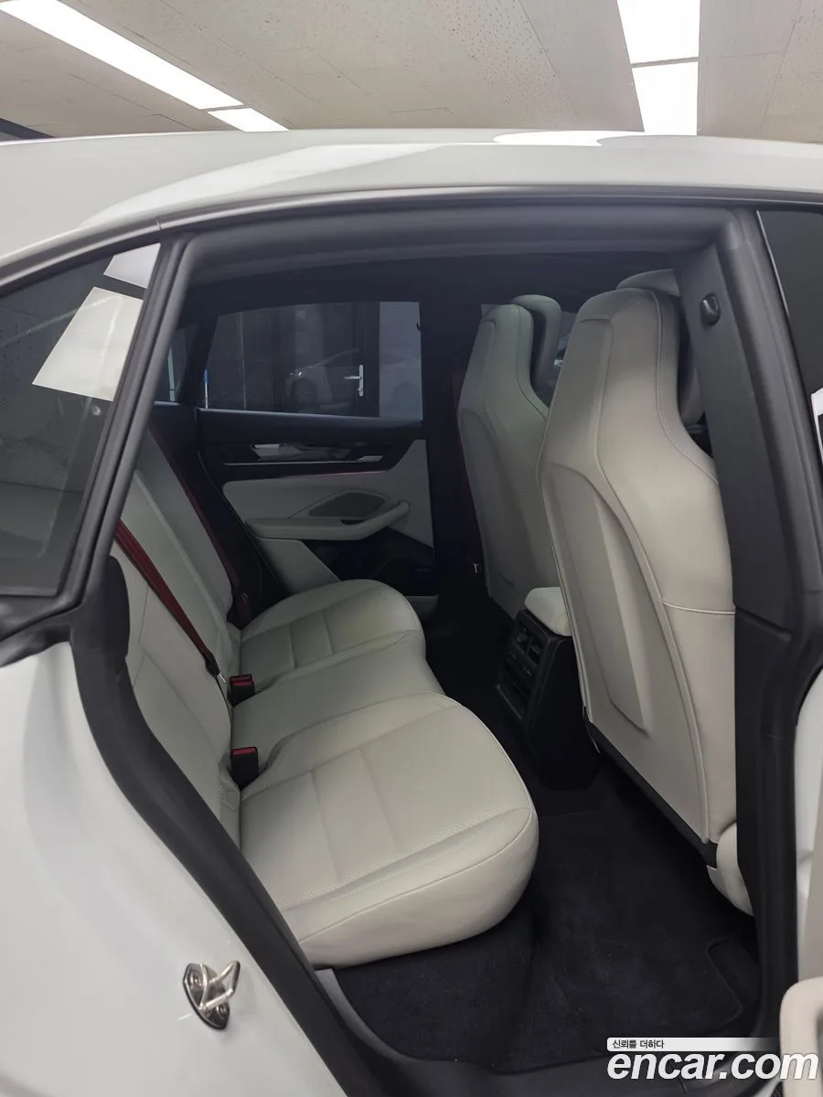 Porsche Macan Electric 4 2025 — thumbnail 3