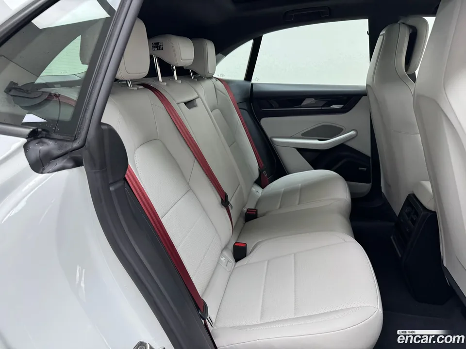 Porsche Macan Electric 4 2025 — thumbnail 4