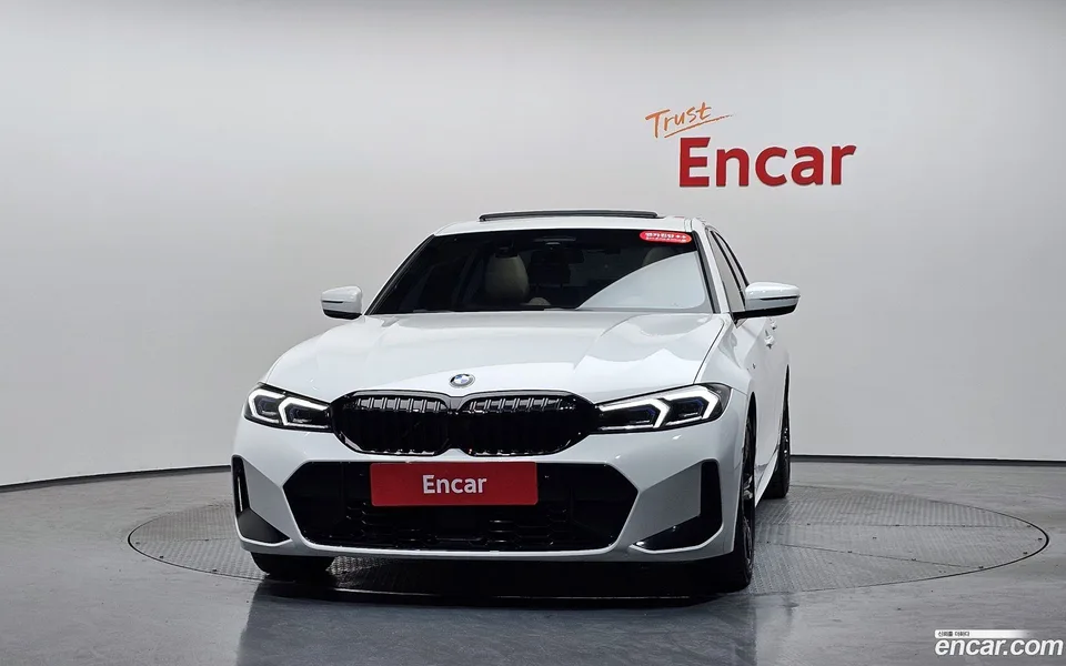 BMW 3 Series 320i M 2023 — thumbnail 3