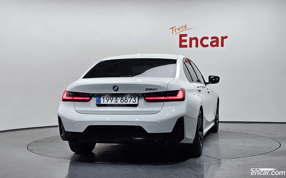 BMW 3 Series 320i M 2023 — thumbnail 4