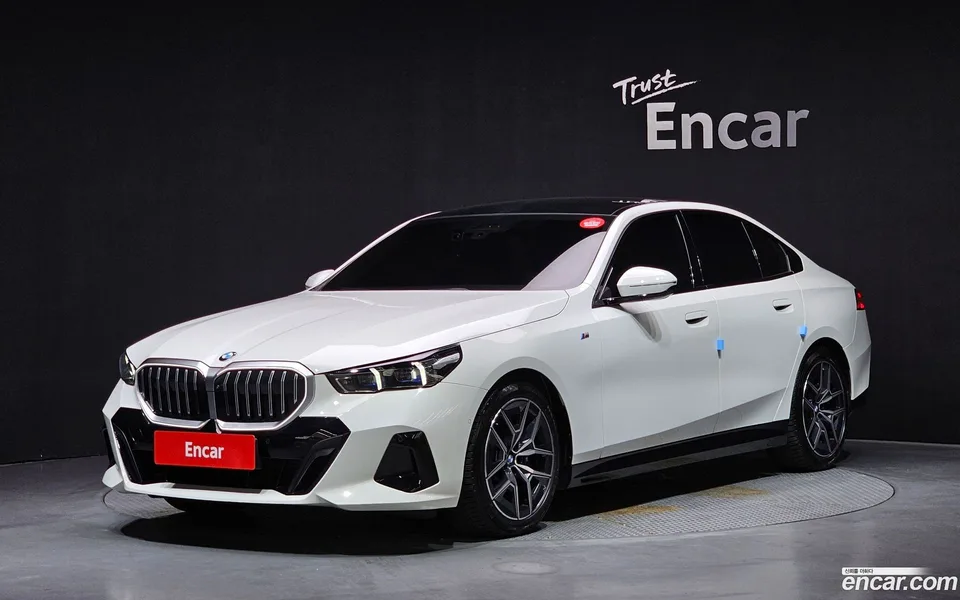 BMW 5 Series 520i M 2023 — photo 1, buy with delivery to Moscow