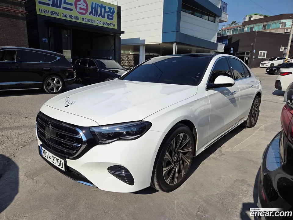 Mercedes-Benz E-Class E300 4MATIC 2024 — thumbnail 3