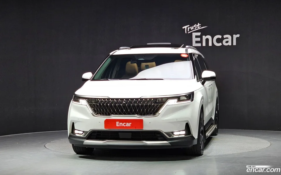 Kia Carnival 7 2023 — thumbnail 3