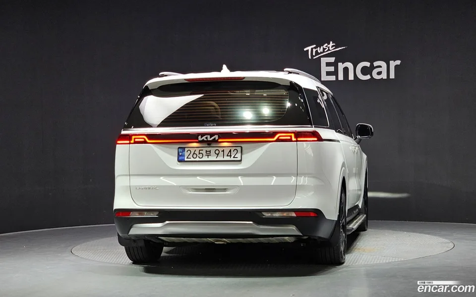 Kia Carnival 7 2023 — thumbnail 4