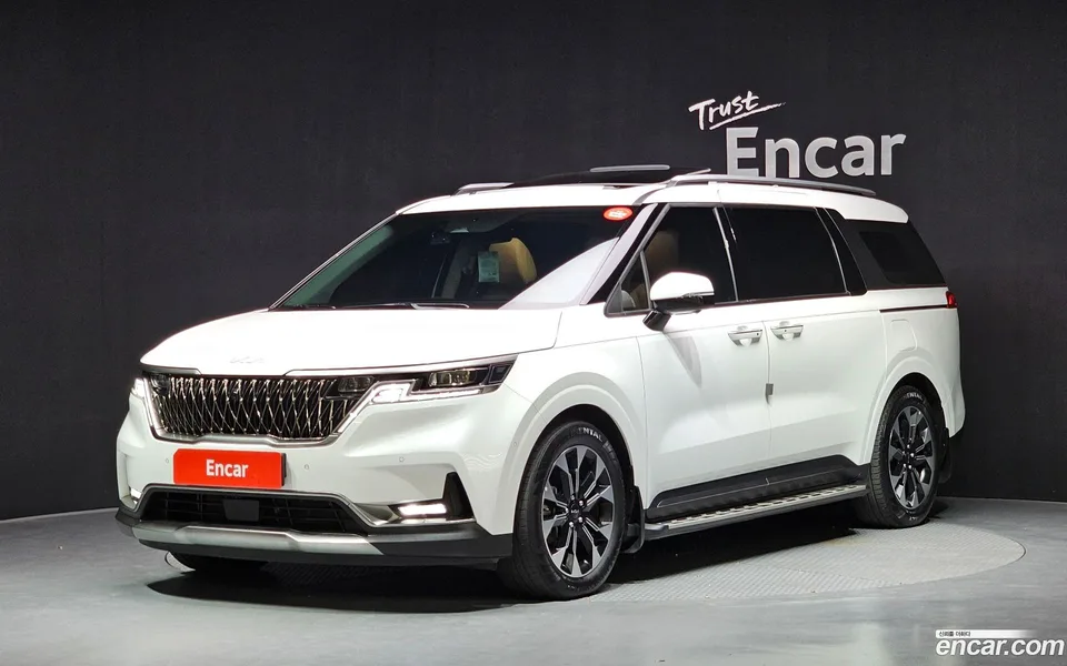 Kia Carnival 7 2023 — photo 1, buy with delivery to Moscow