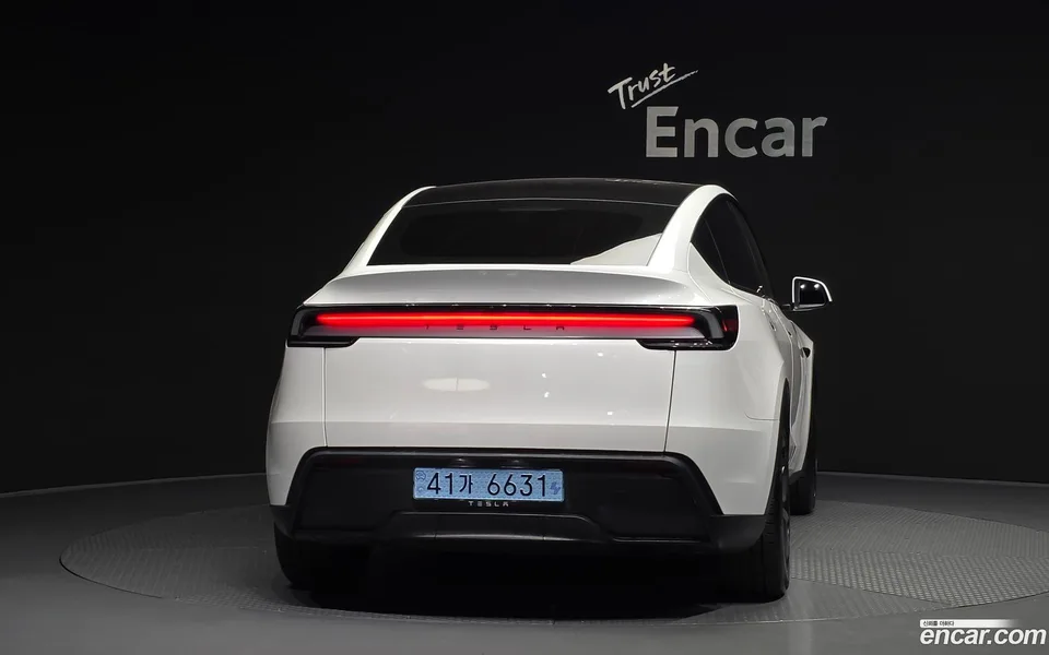 Tesla Model Y RWD 2025 — thumbnail 4