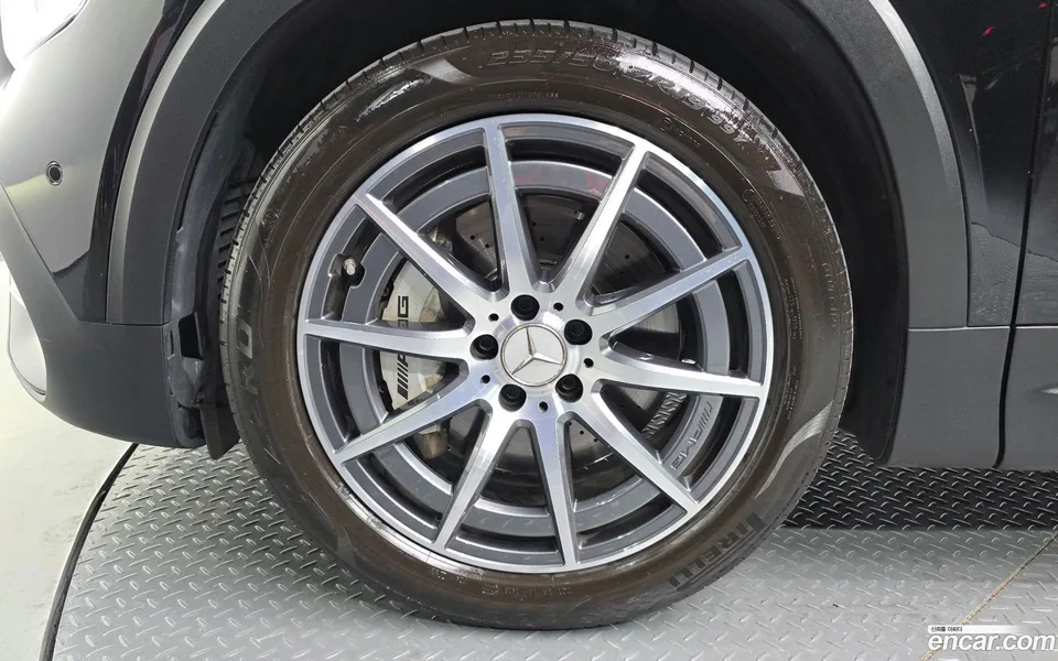 Mercedes-Benz GLB-Class AMG GLB35 4MATIC 2023 — thumbnail 2