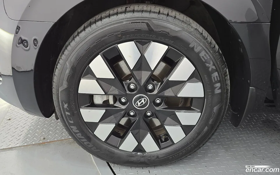 Hyundai Staria 4WD 9 2025 — thumbnail 2