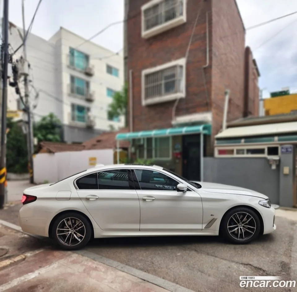 BMW 5 Series 523d M 2023 — thumbnail 3