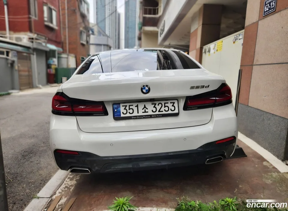 BMW 5 Series 523d M 2023 — thumbnail 4