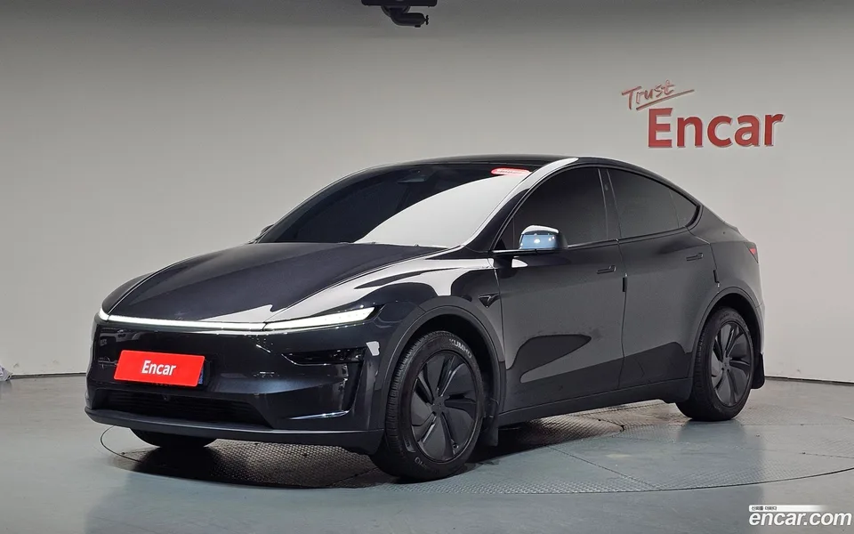 Tesla Model Y RWD 2025 — photo 1, buy with delivery to Moscow
