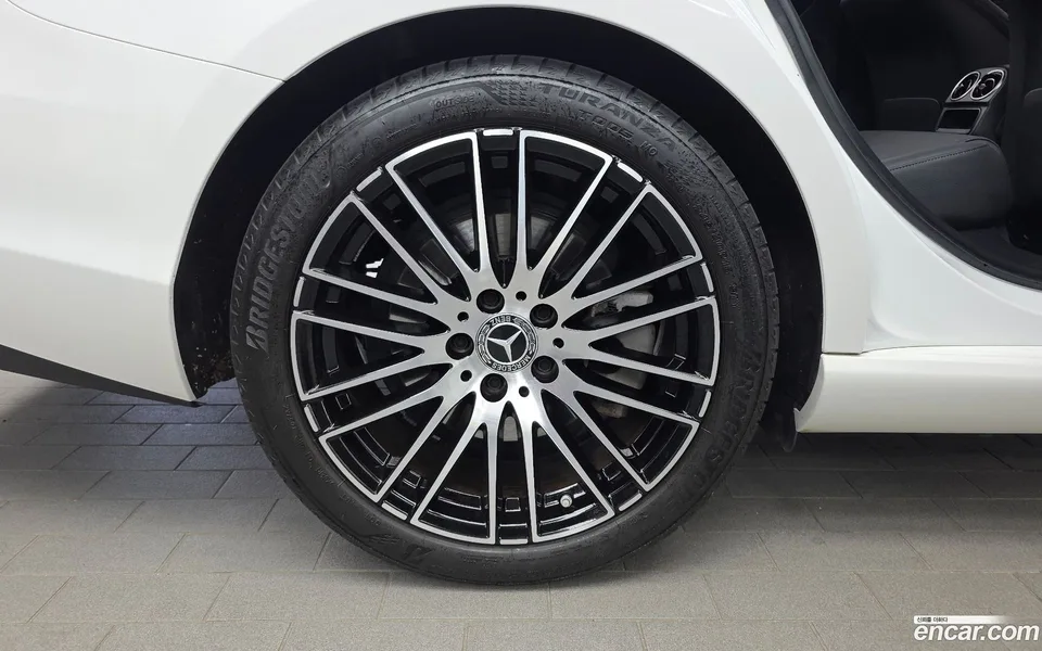 Mercedes-Benz C-Class C300 4MATIC 2024 — thumbnail 2