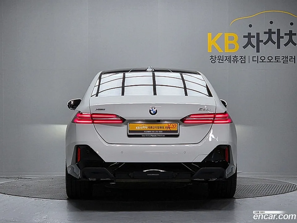 BMW 5 Series 530i xDrive M 2025 — thumbnail 4