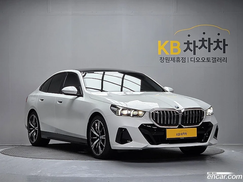 BMW 5 Series 530i xDrive M 2025 — thumbnail 5