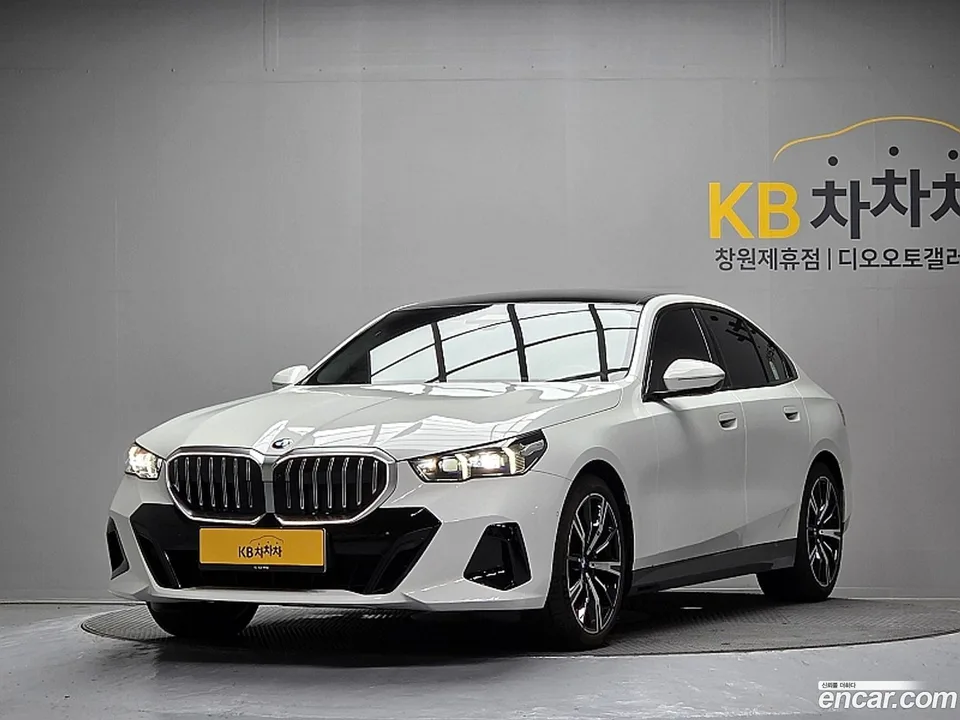 BMW 5 Series 530i xDrive M 2025 — photo 1, buy with delivery to Moscow