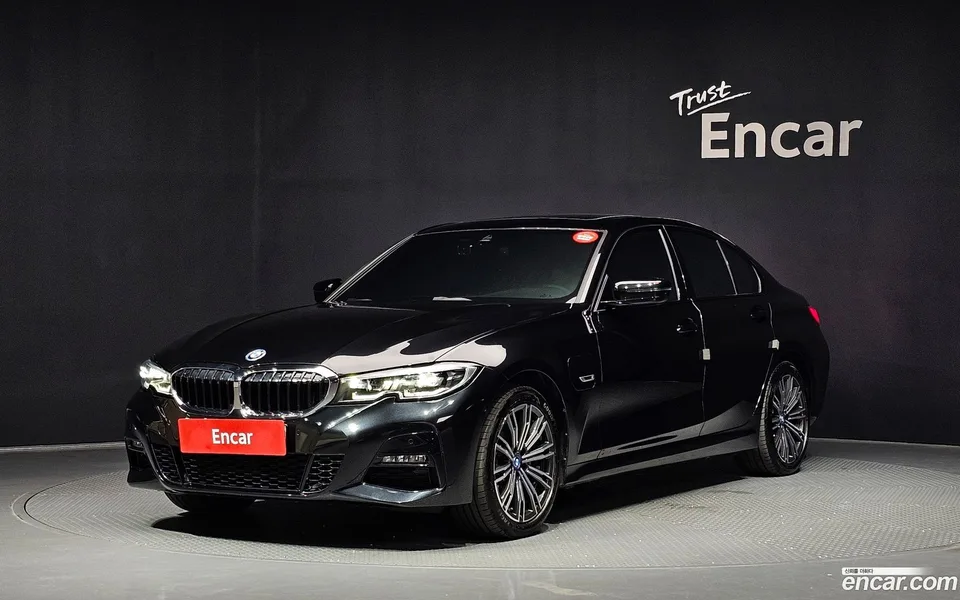 BMW 3 Series 320e M 2022 — photo 1, buy with delivery to Moscow
