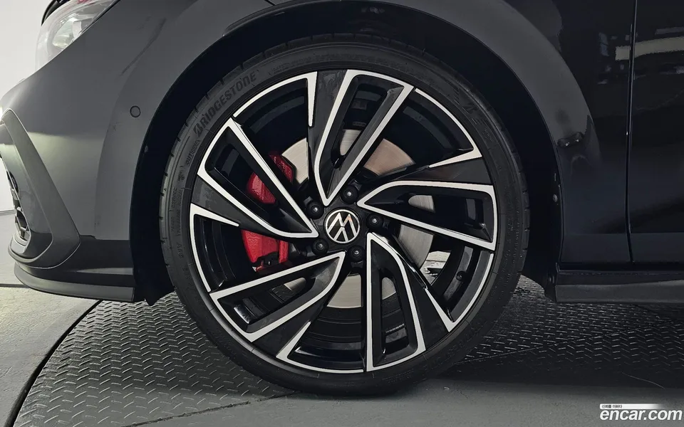 Volkswagen Golf 2.0 GTI 2023 — thumbnail 2