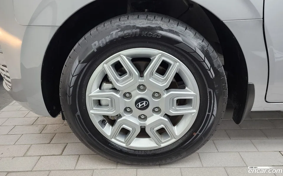 Hyundai Staria HEV 1.6 5 2025 — thumbnail 2