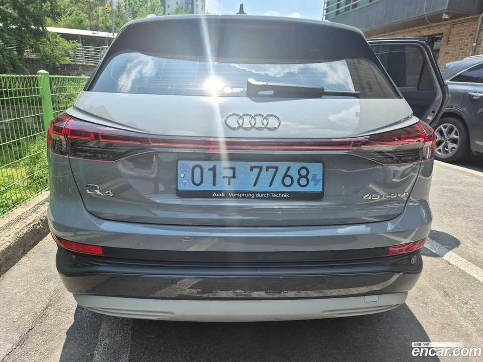 Audi Q4 e-tron 45 2025 — thumbnail 4