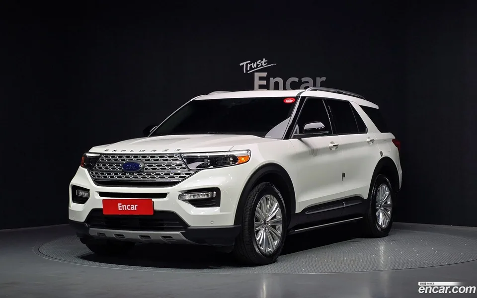 Ford Explorer 3.3 2022 — photo 1, buy with delivery to Moscow