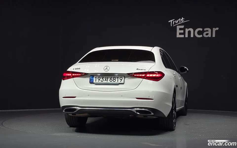 Mercedes-Benz C-Class C300 4MATIC 2023 — thumbnail 4