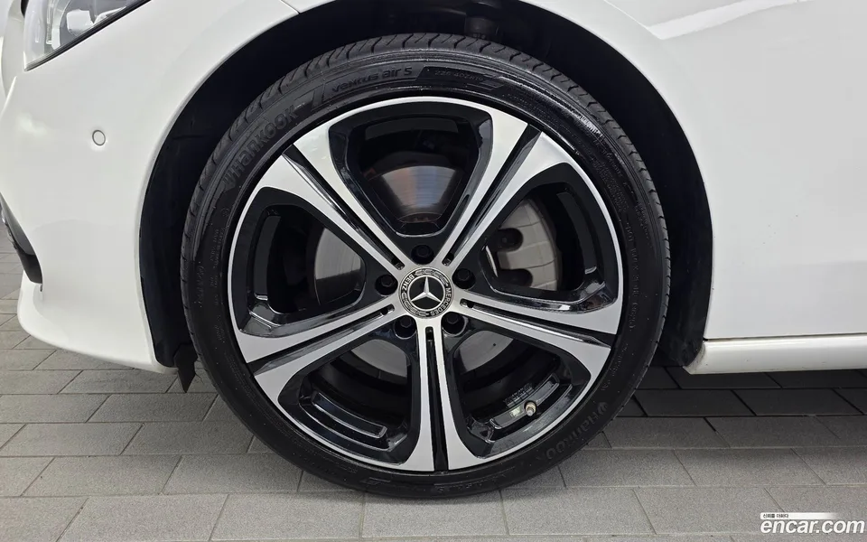 Mercedes-Benz C-Class C300 4MATIC 2023 — thumbnail 5